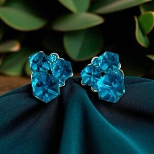 Silver Toned Blue Crystal Geometric Gemstone Cluster Stud Earrings NWOT